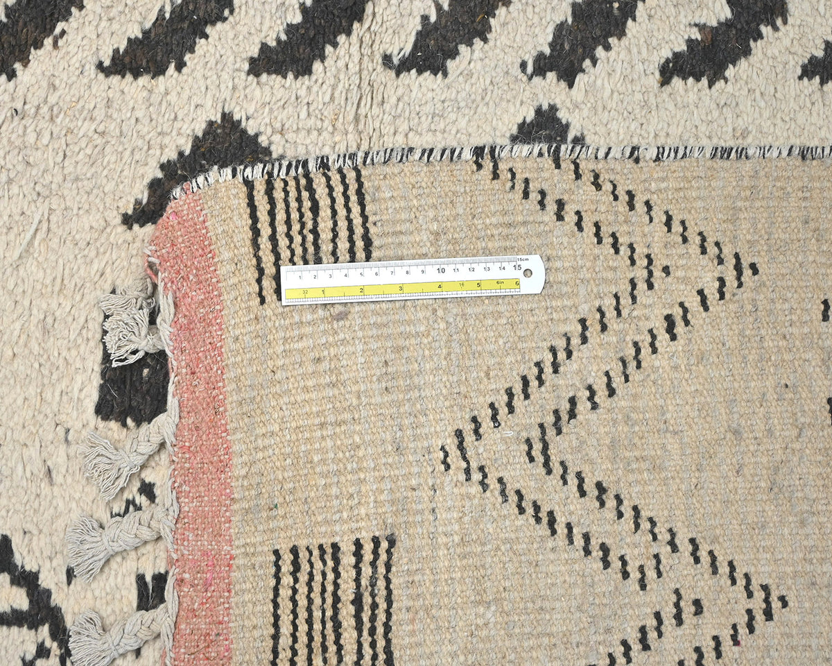 Alfombra marroquí de lana tejida a mano en beige de 7 x 11 pulgadas