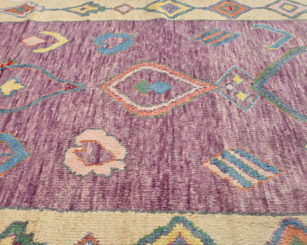 Alfombra marroquí de lana morada tejida a mano de 4 metros