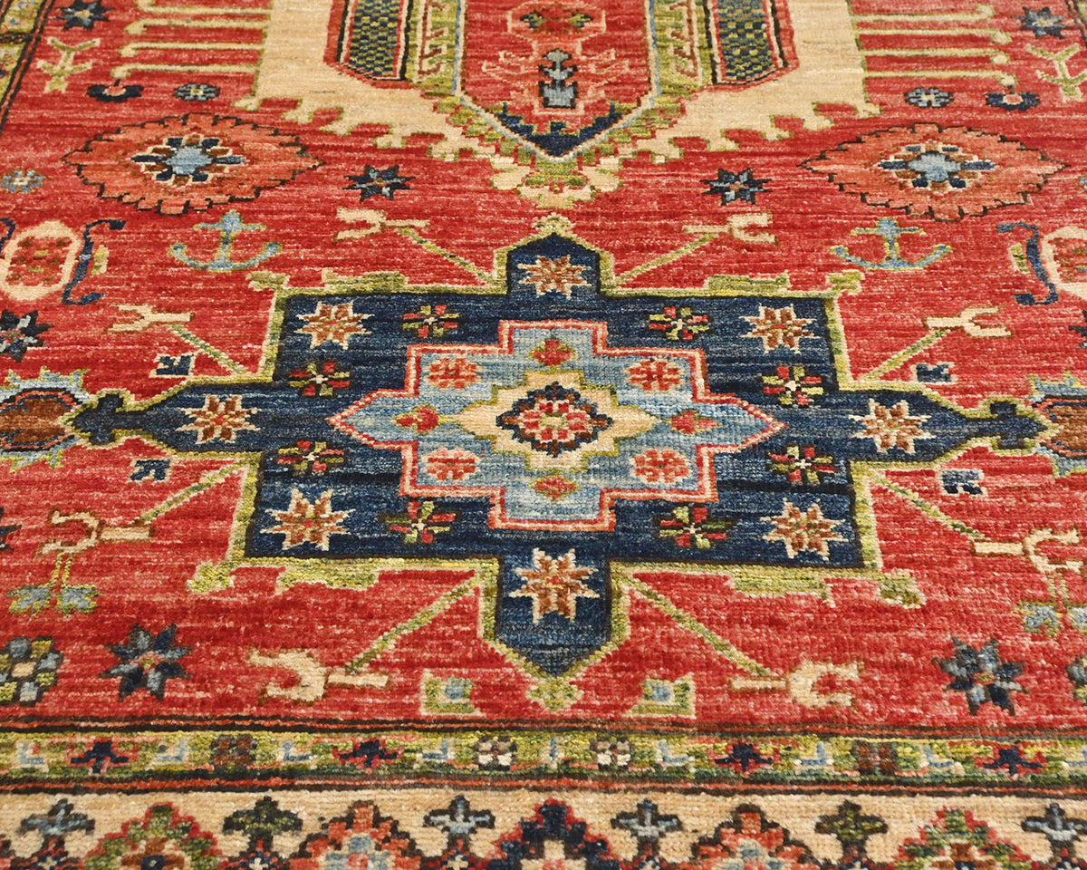 Alfombra de lana teñida vegetal anudada a mano Ersari roja de 4x6