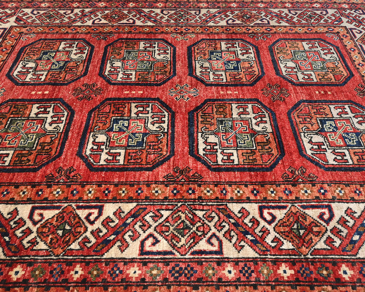 Alfombra de lana teñida vegetal anudada a mano Ersari roja de 4x6