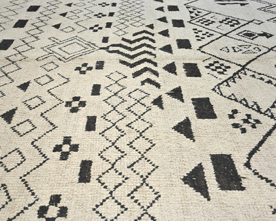Alfombra marroquí de lana tejida a mano en beige de 7 x 11 pulgadas