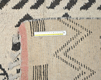 Alfombra marroquí de lana tejida a mano en beige de 7 x 11 pulgadas