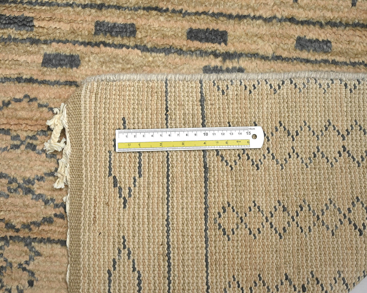 Alfombra marroquí de lana tejida a mano en marrón de 2,4 metros