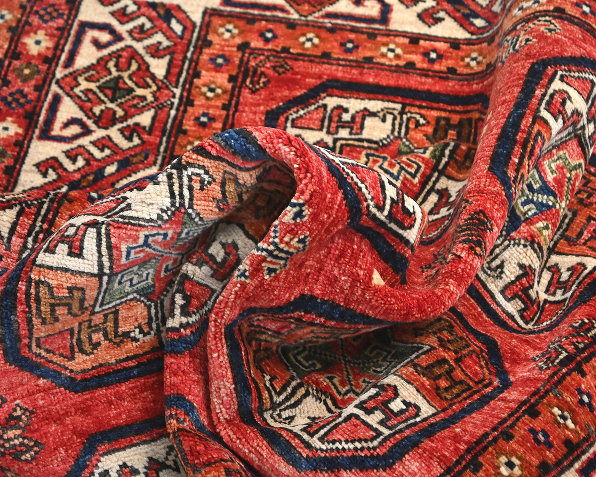Alfombra de lana teñida vegetal anudada a mano Ersari roja de 4x6